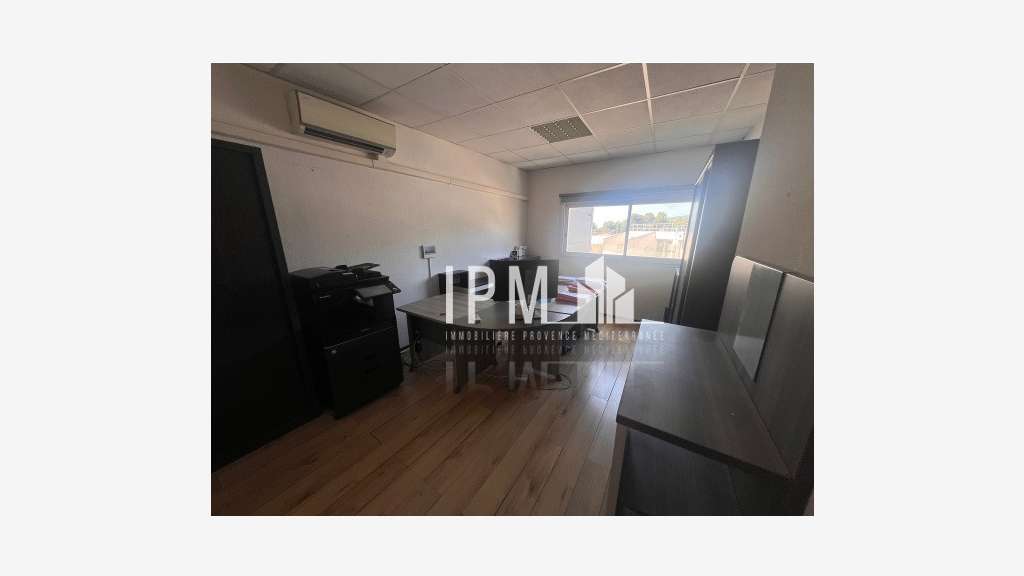 A louer local d'activités 180m² La Ciotat 13600