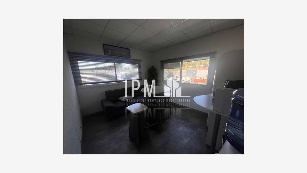 A louer local d'activités 180m² La Ciotat 13600