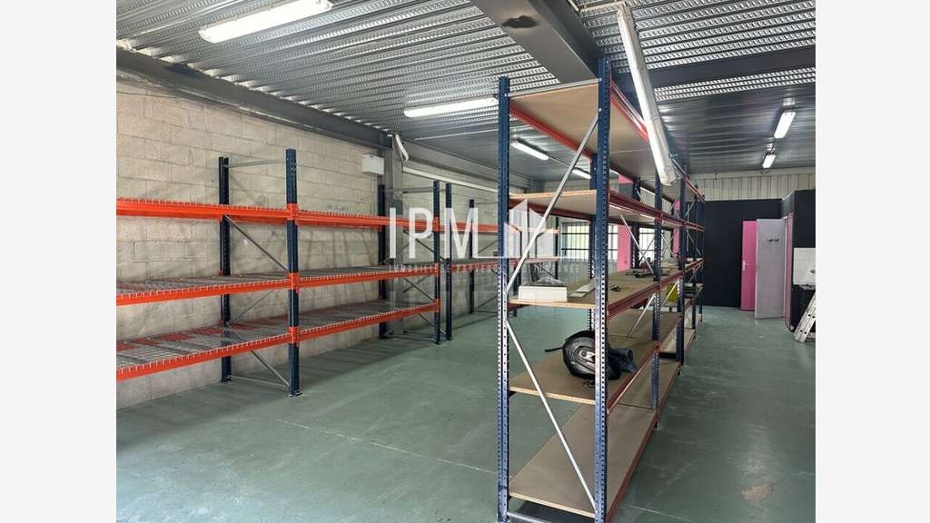 A louer local d'activité 247m² à La Ciotat 13600