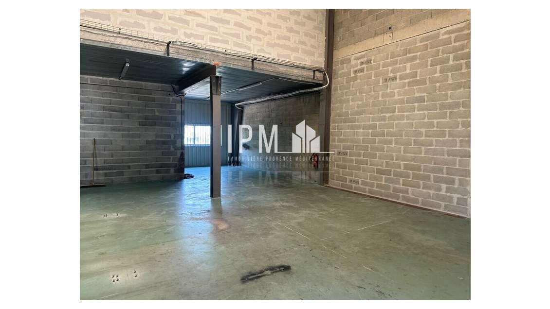 A louer local d'activité 247m² à La Ciotat 13600