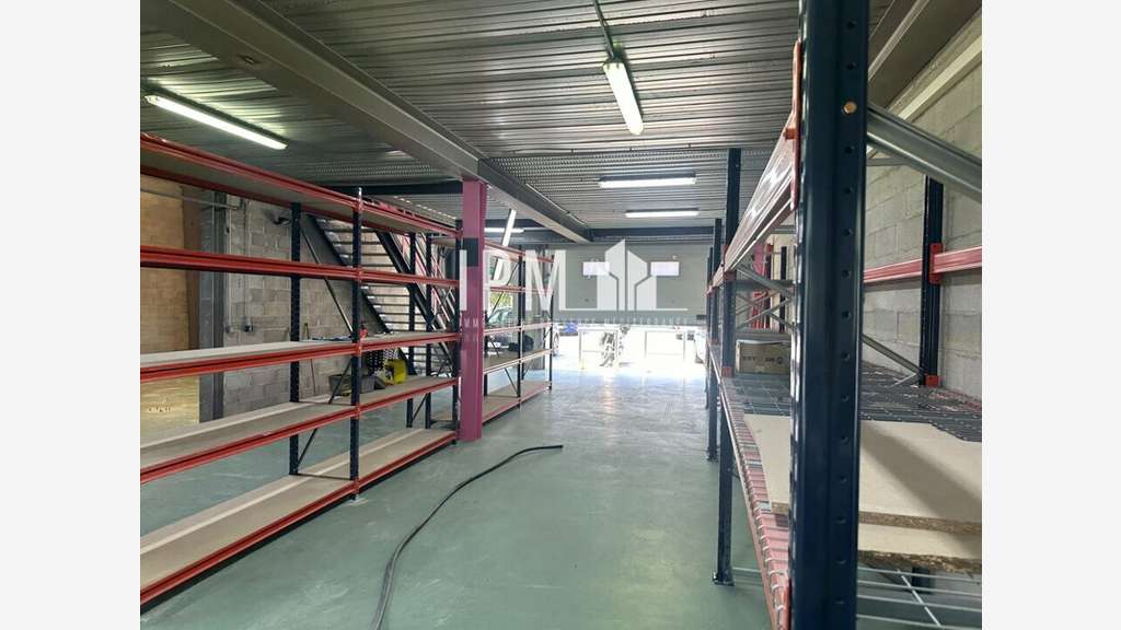 A louer local d'activité 247m² à La Ciotat 13600