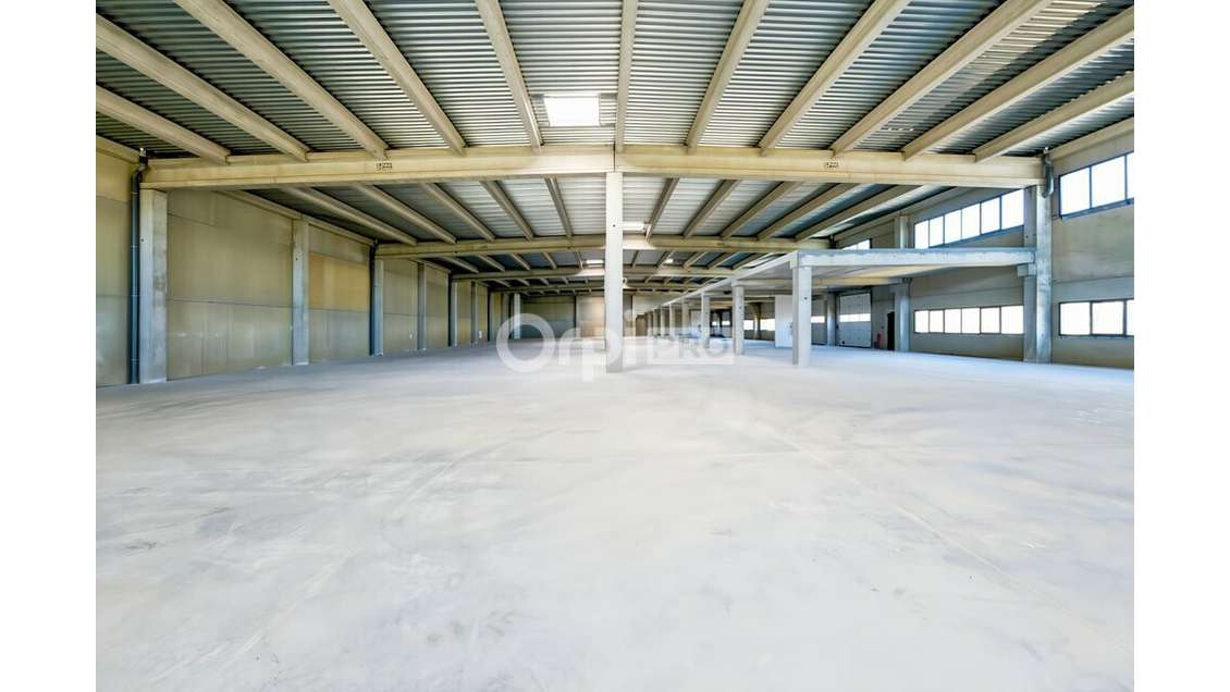 Local d'activité neuf 634m² à louer à la Ciotat