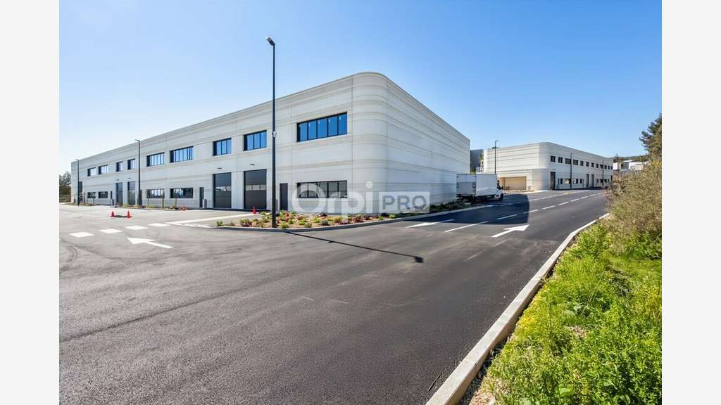 Local d'activité de 883m² à louer à la Ciotat