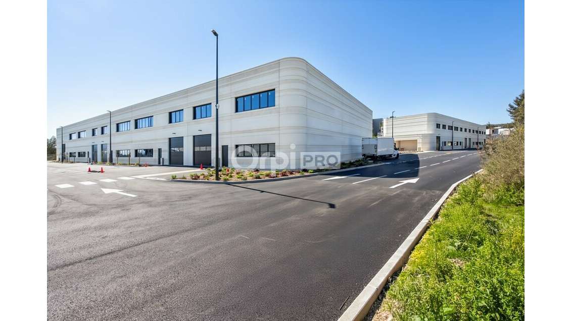 Local d'activité de 883m² à louer à la Ciotat