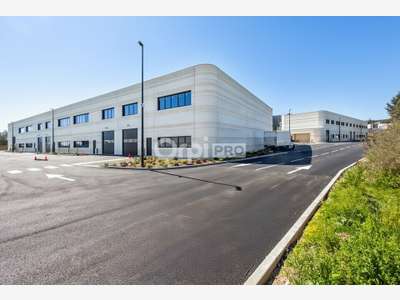 Local d'activité de 883m² à louer à la Ciotat
