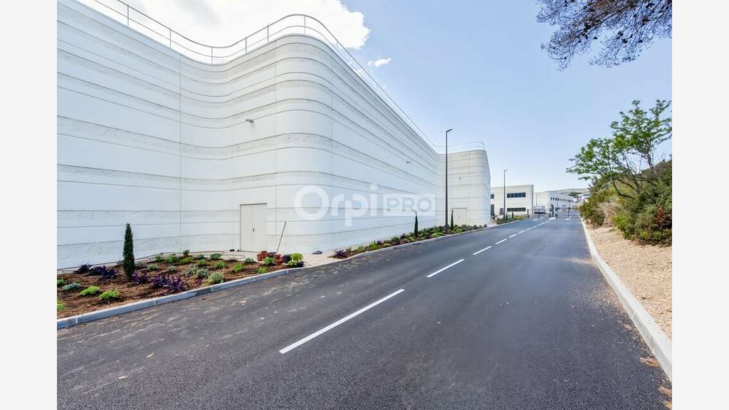 Local d'activité de 883m² à louer à la Ciotat