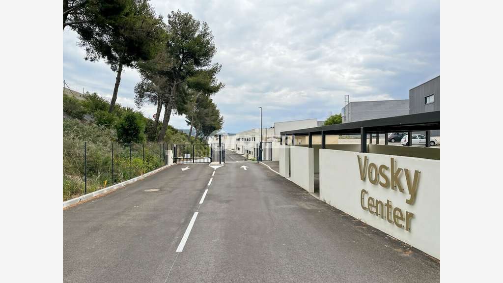 Local d'activité de 310m² à louer à la Ciotat