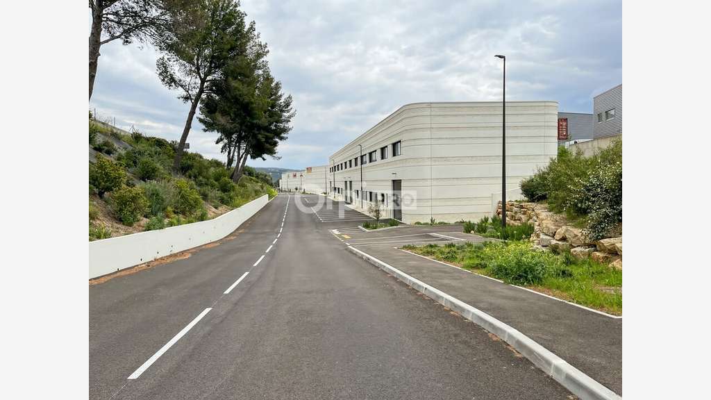 Local d'activité de 310m² à louer à la Ciotat
