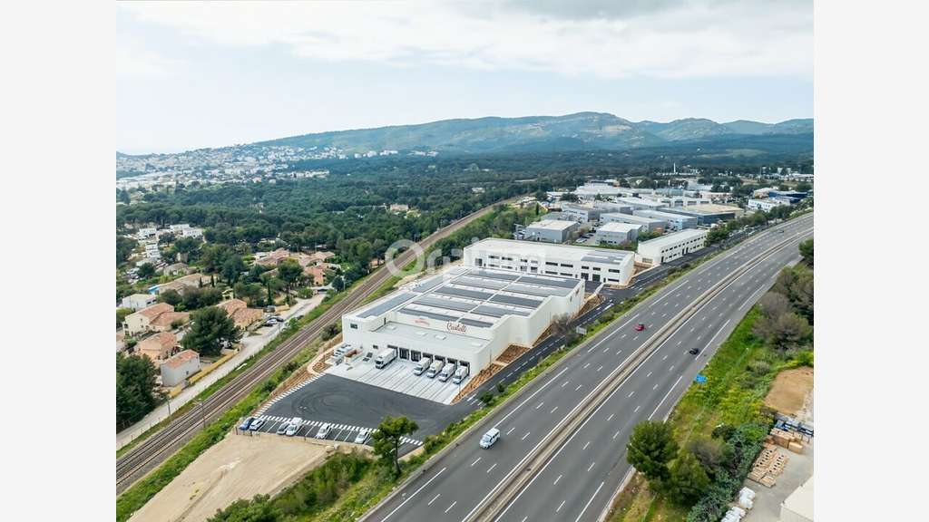 Local d'activité de 310m² à louer à la Ciotat