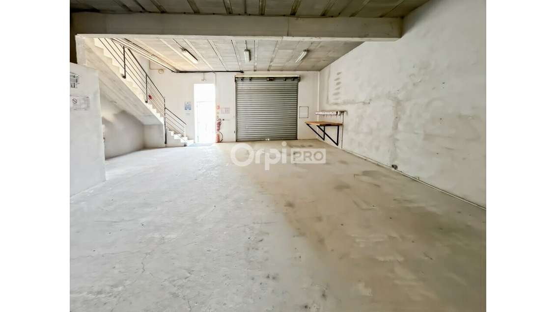 Local d'activité de 180m² à louer en ZA dept 13