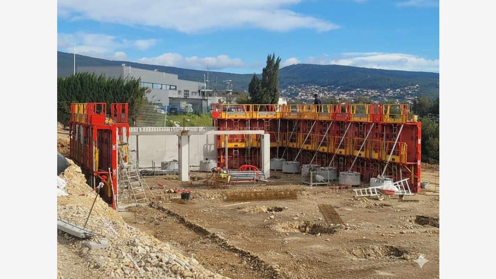 A louer local d'activité 1897m² La Ciotat Athélia