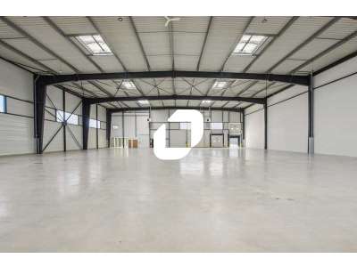 Location Locaux d'activités - Entrepôts à La Courneuve