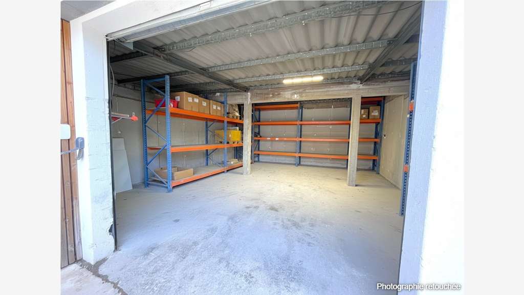 A louer local d'activité 406m² + studio à La Crau