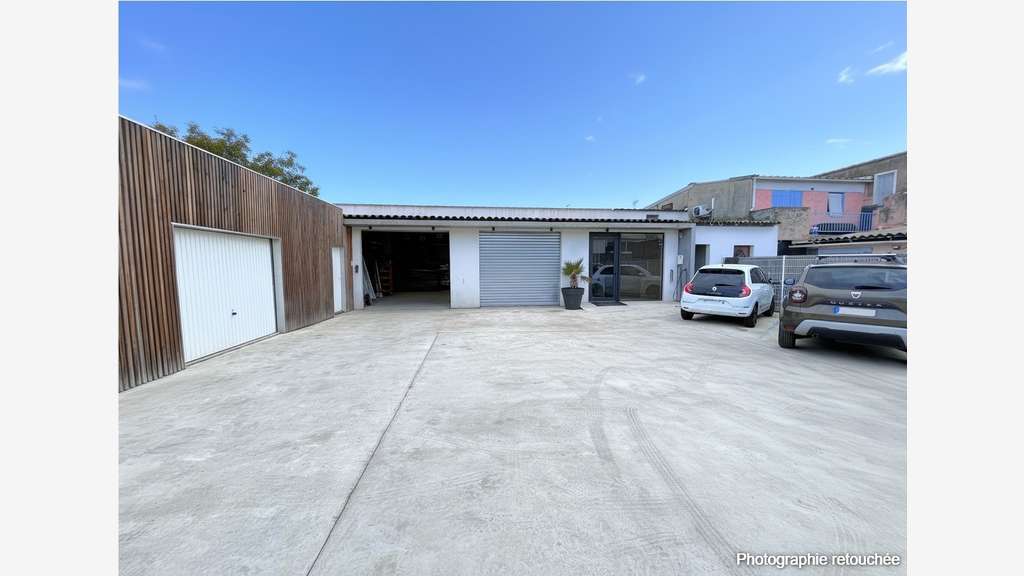 A louer local d'activité 406m² + studio à La Crau