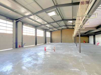 Entrepôt neuf 111m² à louer à la Crau