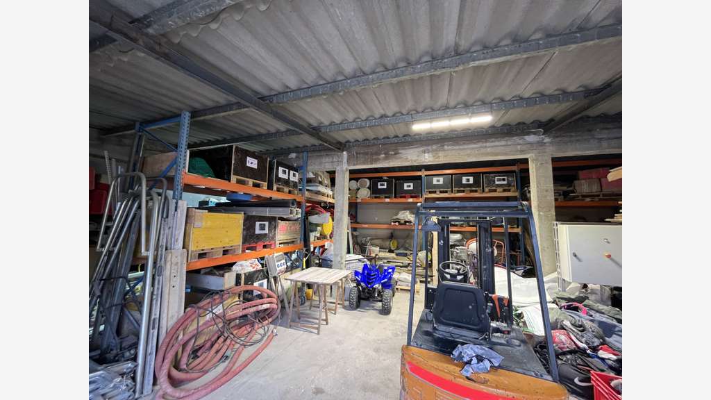 A louer locaux d'activités et bureaux à Toulon-Est