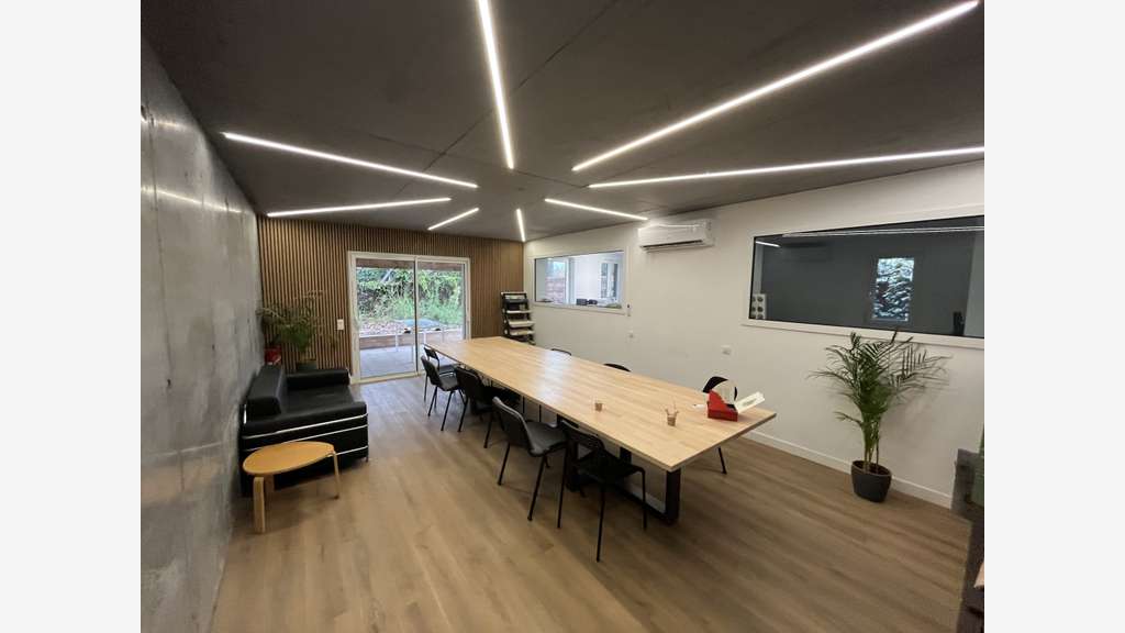A louer locaux d'activités et bureaux à Toulon-Est