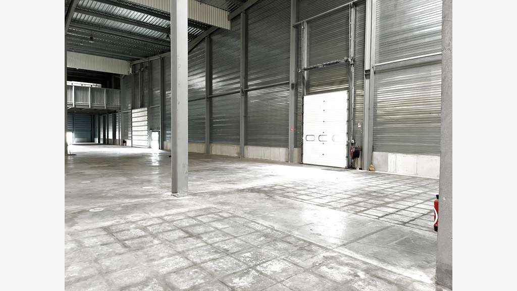 A louer entrepôt 3000m² zone logistique à la Crau