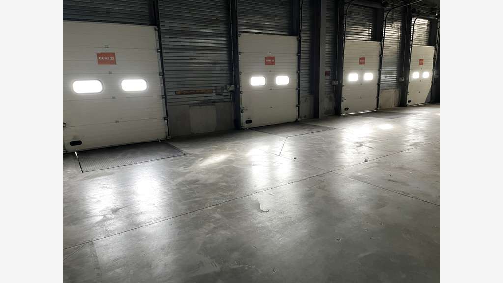 A louer entrepôt 3000m² zone logistique à la Crau