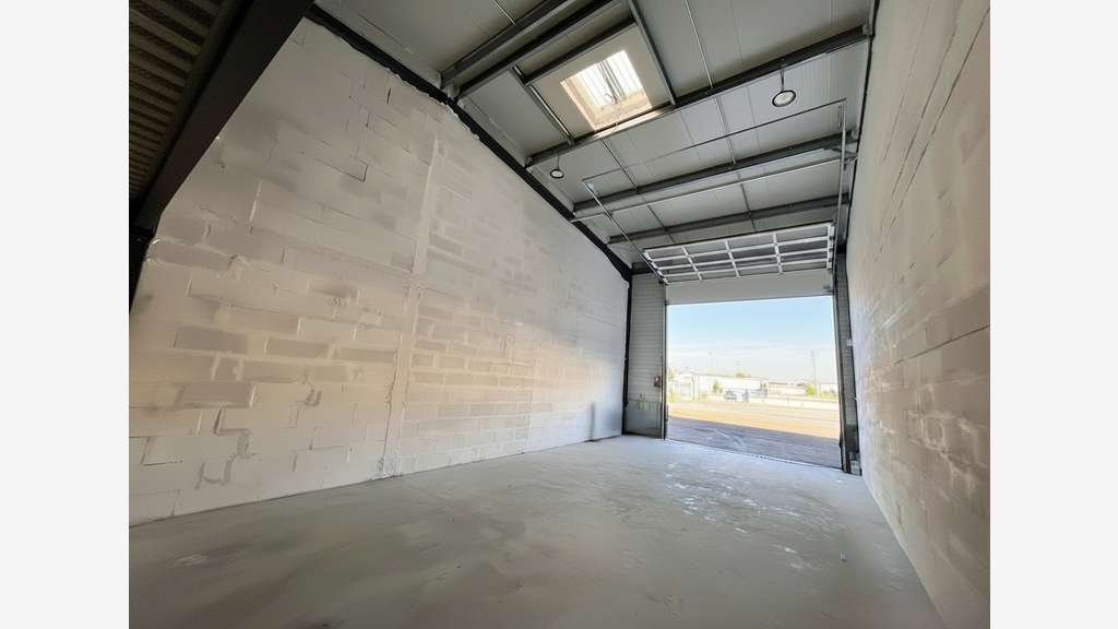ENTREPOT NEUF 113 m²