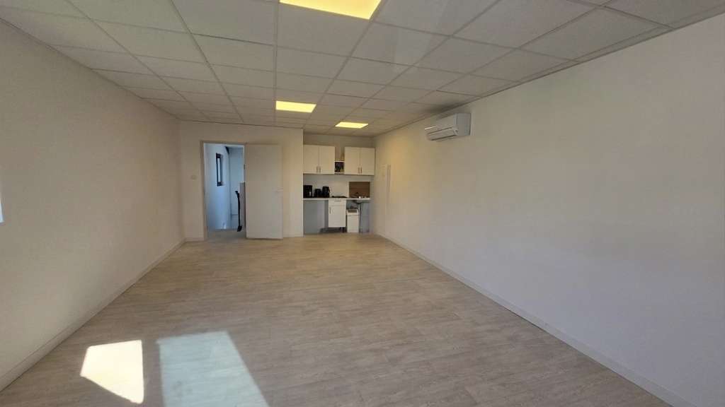 Local - 175m² - La Crau