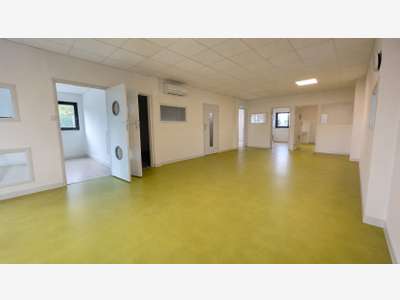 Local - 175m² - La Crau