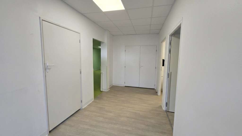 Local - 175m² - La Crau