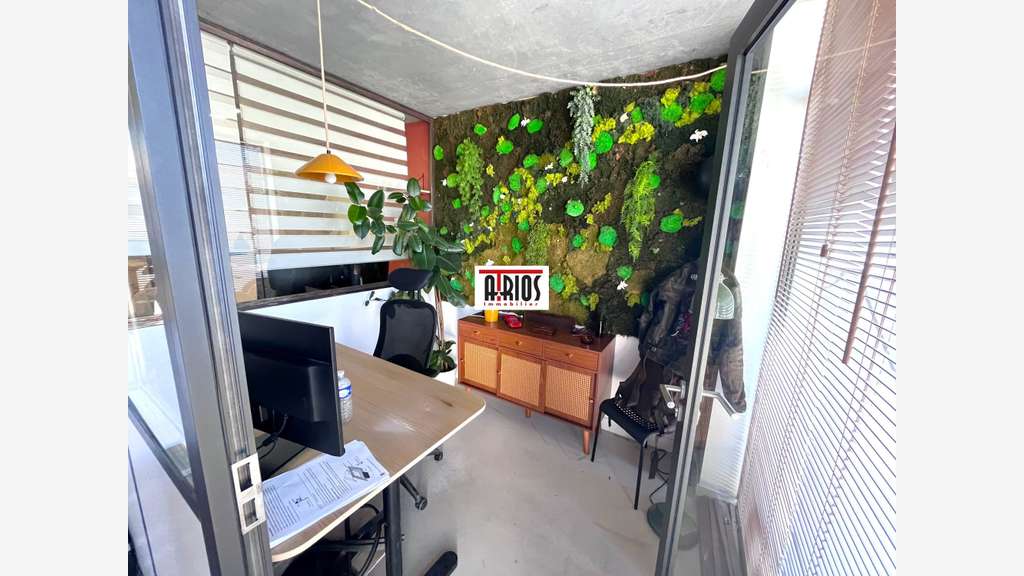 A louer local d'activité 406m² + studio à la Crau