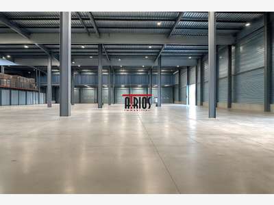 ENTREPOT 3000 M²