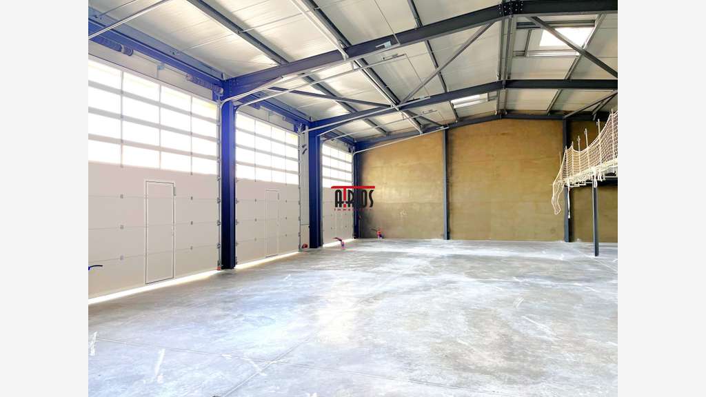 ENTREPOT NEUF 113 m²