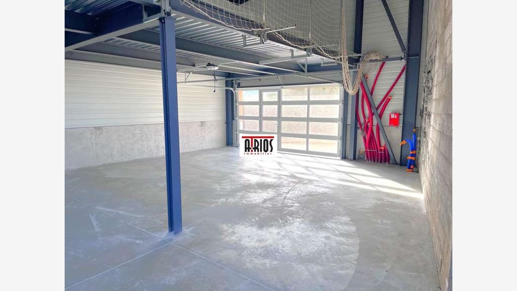 A louer entrepôt neuf de 113m² en ZA de la Crau