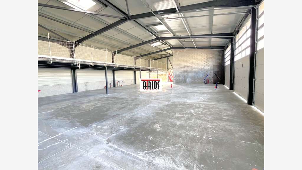 A louer entrepôt neuf de 113m² en ZA de la Crau