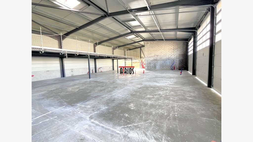 ENTREPOT NEUF 113 m²