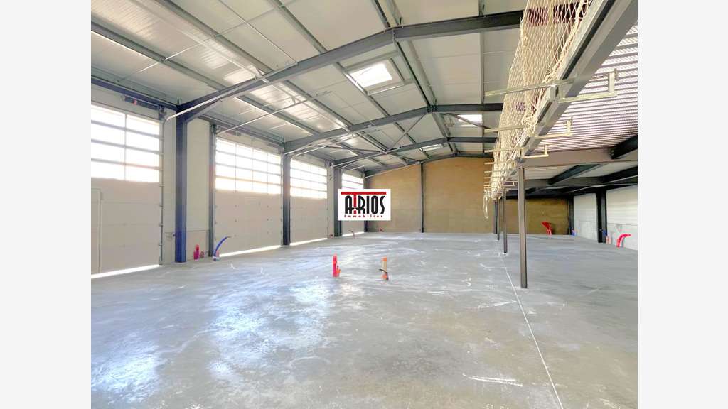A louer entrepôt neuf de 113m² en ZA de la Crau