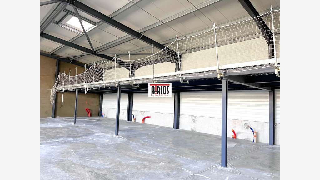 A louer entrepôt neuf de 113m² en ZA de la Crau