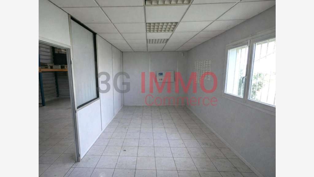 A louer entrepôt 190m² zone industrielle Chauray