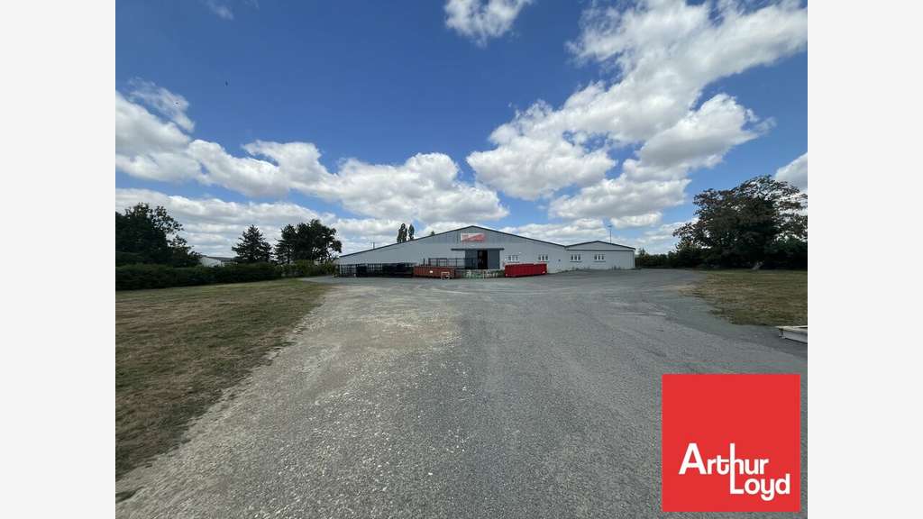 Local d'activité à louer proche A10 à La Crèche
