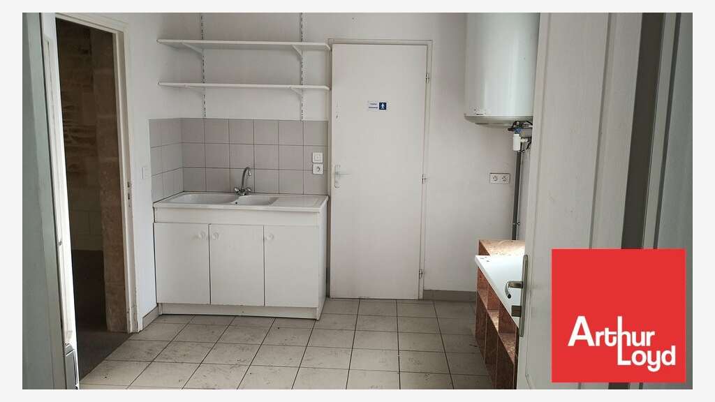 Entrepôts de 320m² à louer en ZA la Crèche