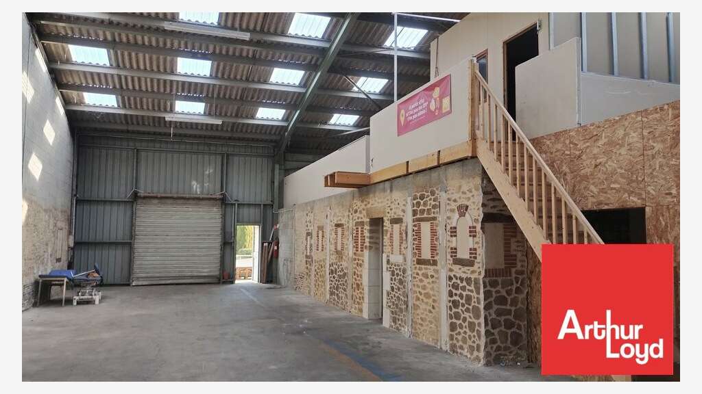 Entrepôts de 320m² à louer en ZA la Crèche