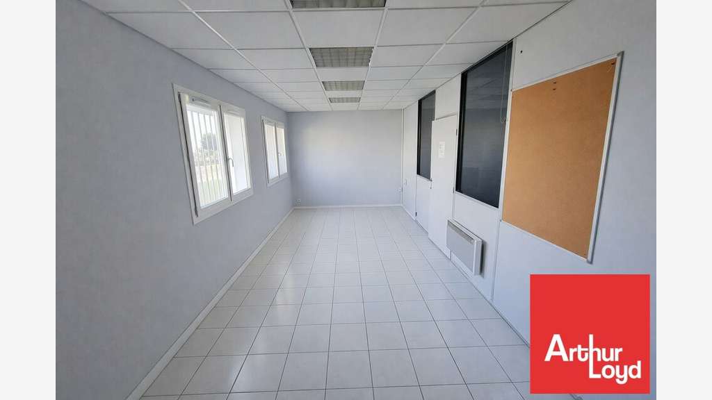 A louer local de stockage de 190m² en ZA la Crèche