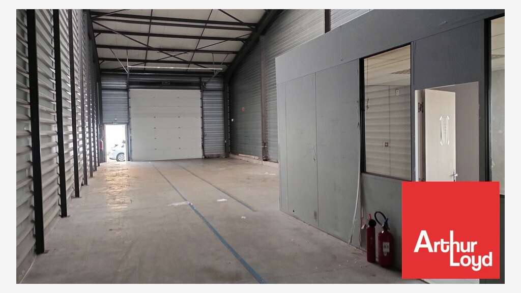 A louer local de stockage de 190m² en ZA la Crèche