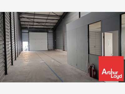 A louer local de stockage de 190m² en ZA la Crèche