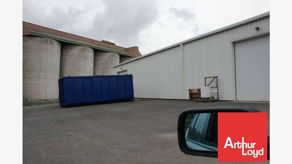 A louer local de stockage de 190m² en ZA la Crèche