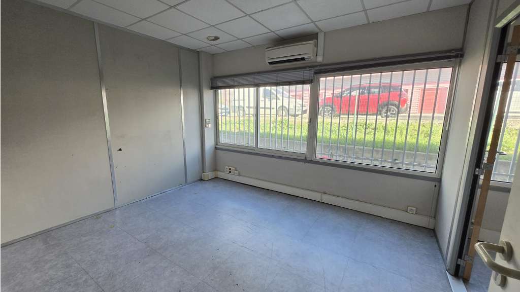A louer local d'activité 740m² à La Farlède