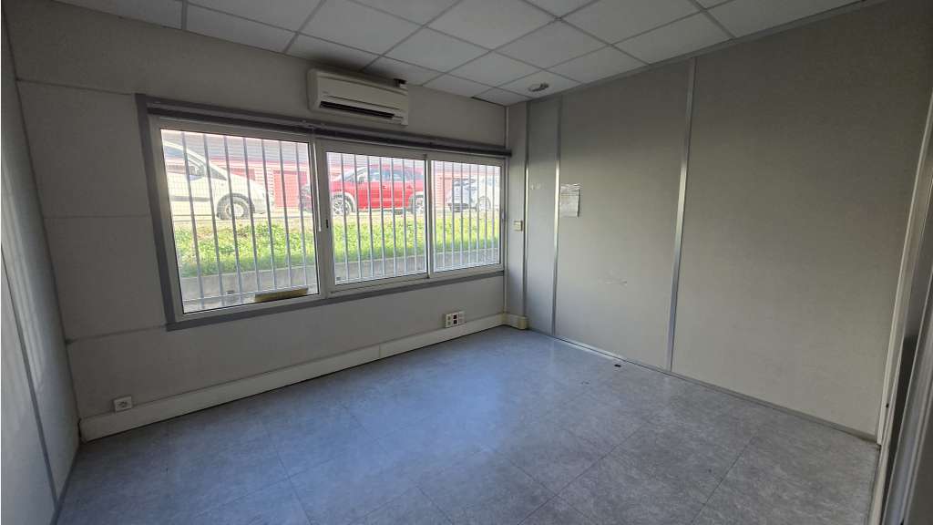 A louer local d'activité 740m² à La Farlède