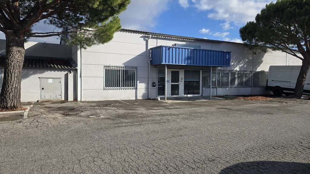 A louer local d'activité 740m² à La Farlède