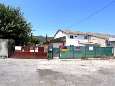 Location Locaux d'activités - Entrepôts à La Farlède