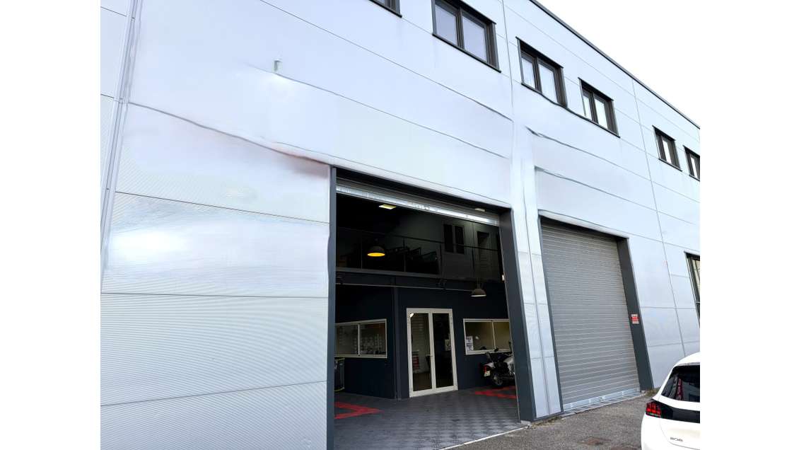 A louer entrepôt 198m² dans ZI à La Farlède