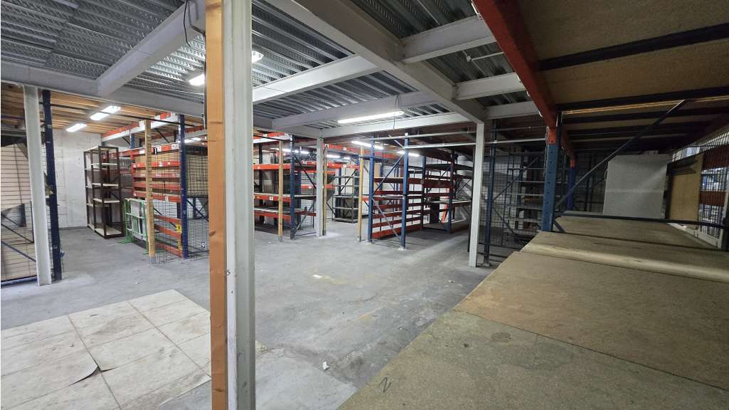 A louer bâtiment d'activité 500m² La Farlède A50