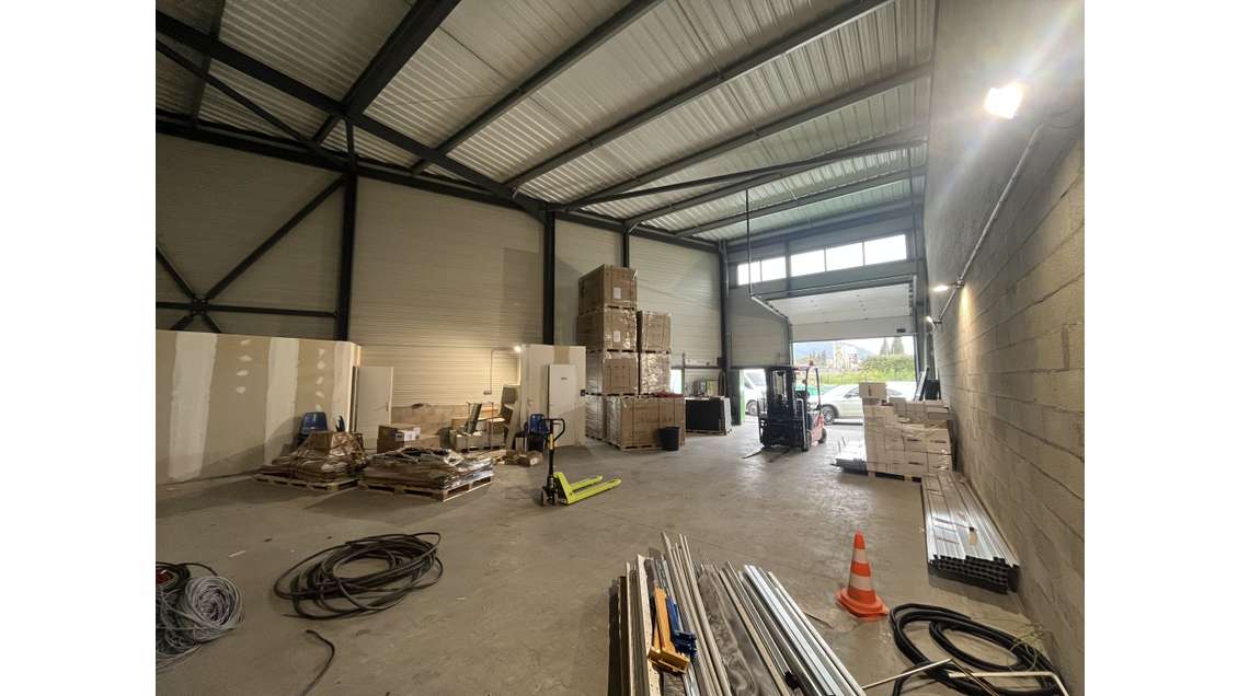 A louer entrepôt 170m² dans la zone de Toulon Est